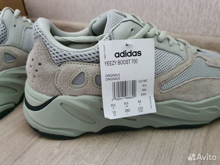 Кроссовки Adidas Yeezy Boost 700 44 eur