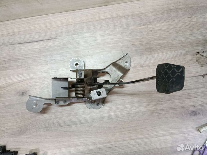 Педаль сцепления Mazda 3 bk 2002-2009