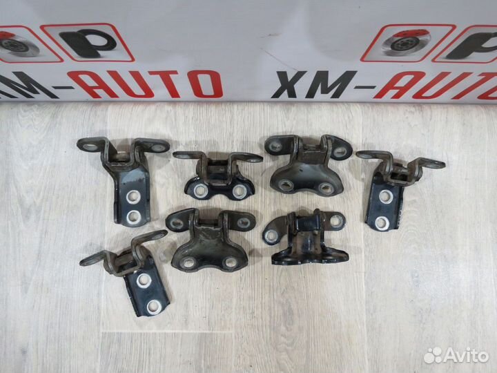 Петля двери Toyota Corolla 150