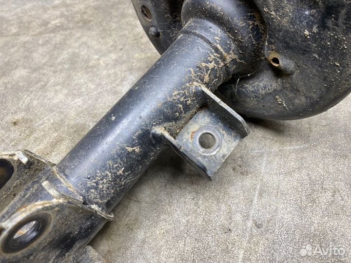 Амортизатор передний левый Nissan Teana L33 2.5