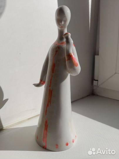 Статуэтка Девушка с цветком