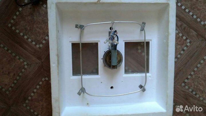 Инкубатор Nova-Bator