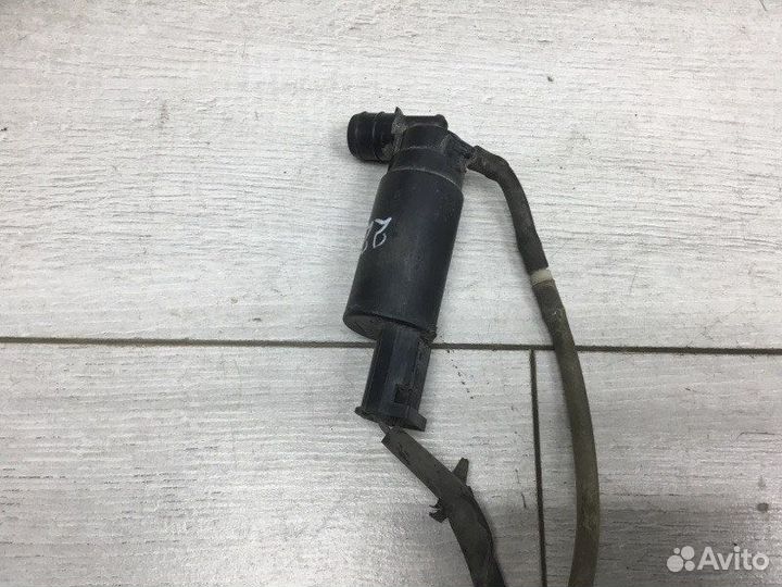 Насос омывателя передний Toyota Avensis универсал