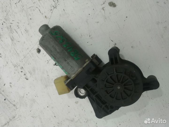 Моторчик переднего левого стеклоподъемника Mercedes W210 E