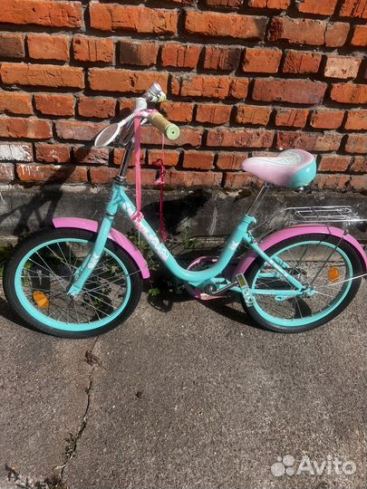 Детский велосипед и санки