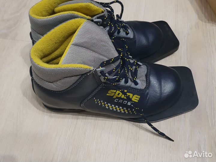 Лыжные ботинки