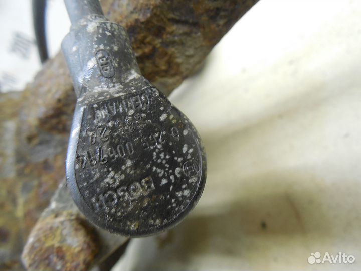 Кулак поворотный передний левый Micra (K11E) 1992