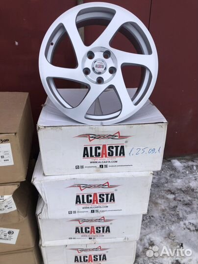 Диски Alcasta M42 R18 5/114.3 Новые