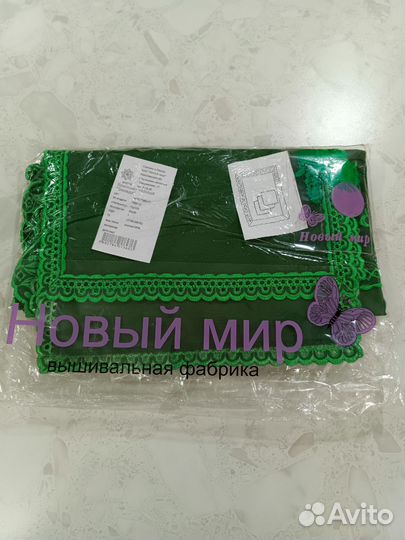 2 комплекта скатертей и салфеток