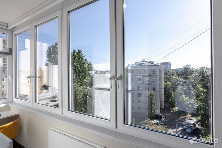 Остекление балконов под ключ