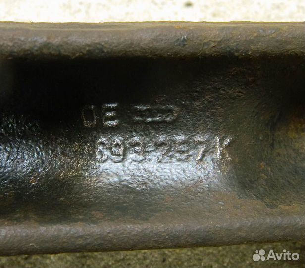 Кулак поворотный левый Audi 80 B3 1.8