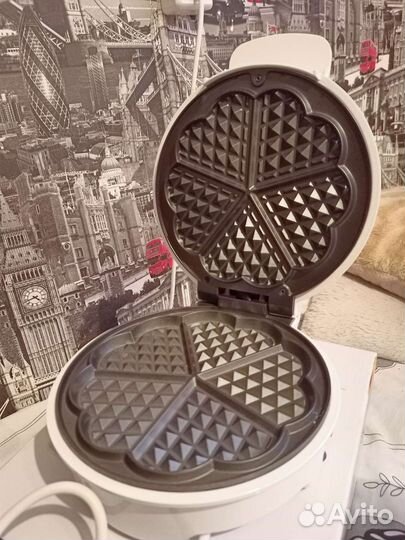 Электрическая вафельница новая