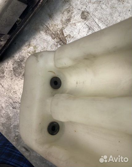 Бачок омывателя лобового стекла Мерседес 124