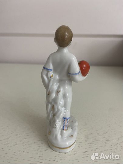 Фарфоровая статуэтка Динамовец Юный футболист