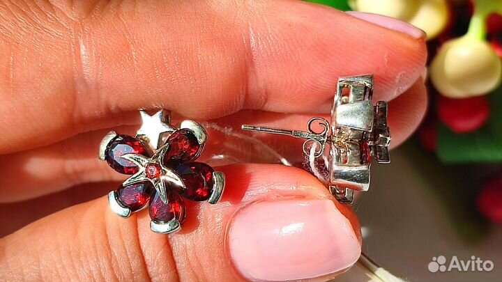 Серьги гвоздики с гранатами пиропами 7,12гр, s925