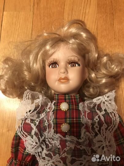 Кукла фарфоровая