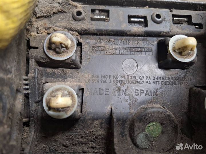 Накладка переднего крыла правого Audi Q7 2005