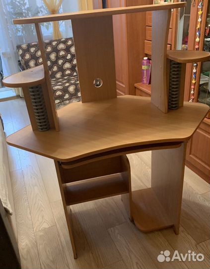 Компьютерный стол