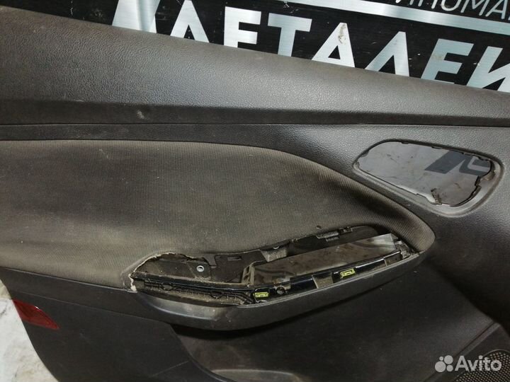 Обшивка передней двери Ford Focus 3