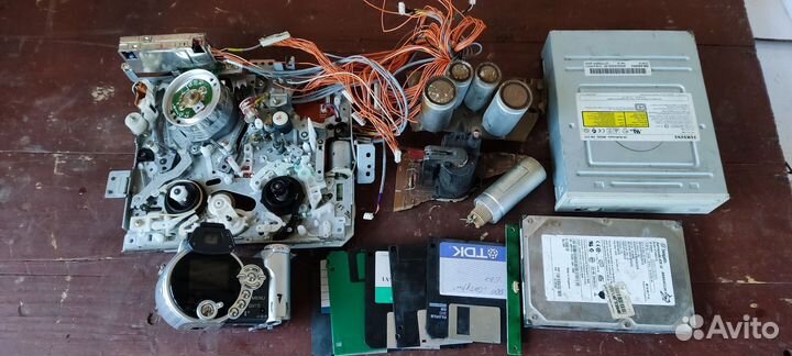 Микросхемы,процы,радиолампы,диоды,тумблеры серебре