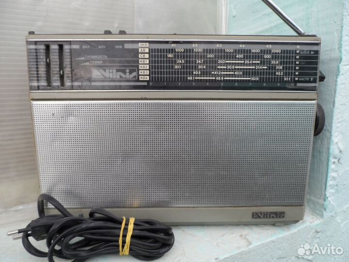 Касетный магнитофон Электроника и радиоприёмник