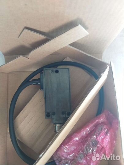 Датчик оптические индуктивные sick /omron / IFM