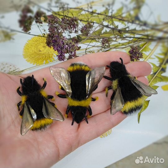 Брошь шмель