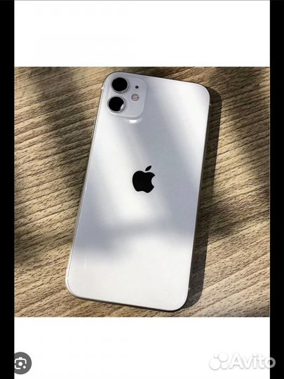 Телефон iPhone 11