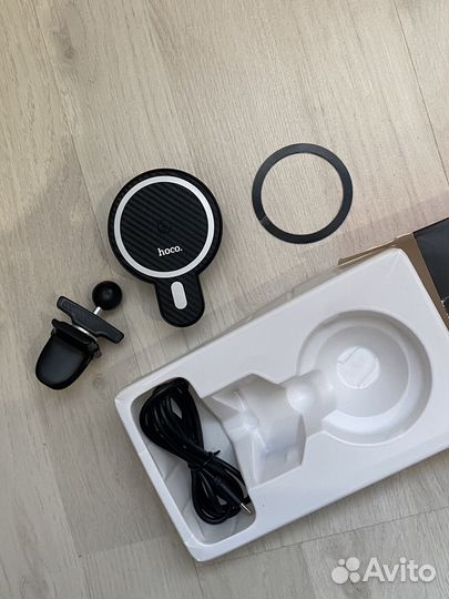 Держатель (+беспроводная зарядка) в машину