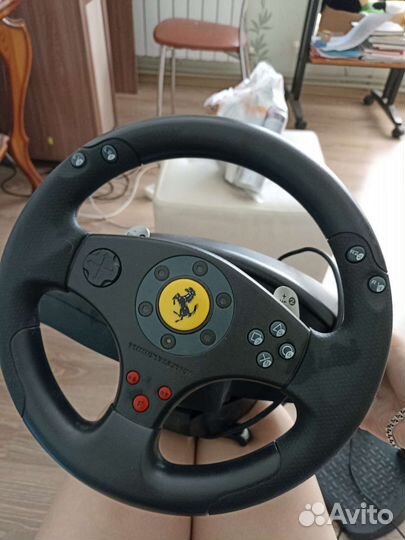 Игровой руль с педалями