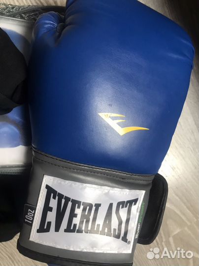 Боксерские перчатки everlast 10 oz