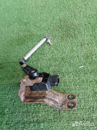 Датчик высоты подъема задний левый Hyundai Equus