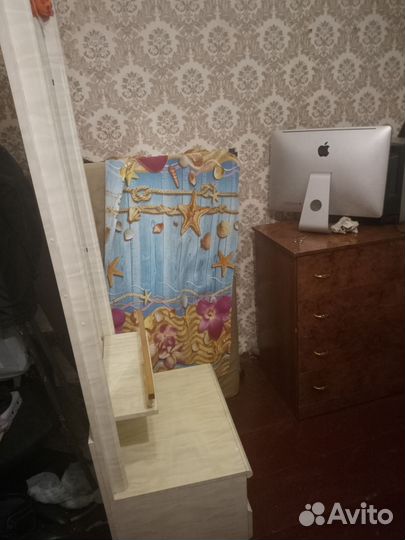 Трюмо с зеркалом