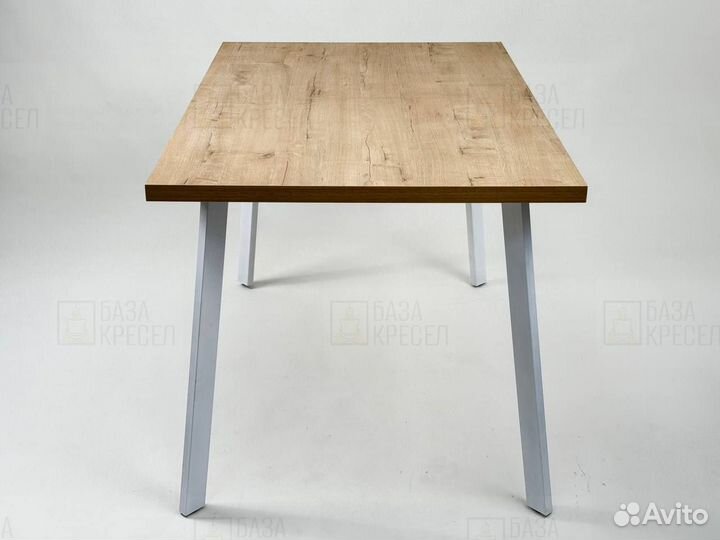 Кухонный стол в наличии