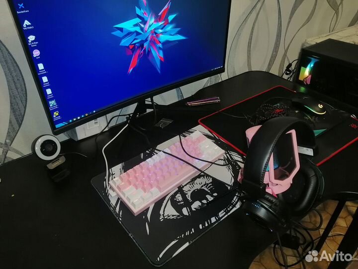 Наушники, коврики для мыши, клавиатура, микрофон