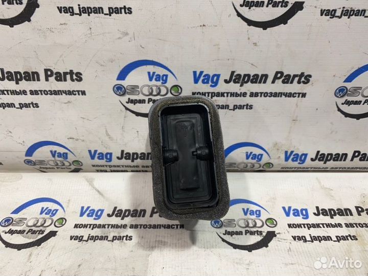 Воздуховод салона передний правый Volkswagen