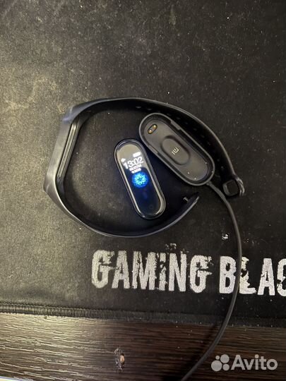 Xiaomi mi band 4 с зарядкой