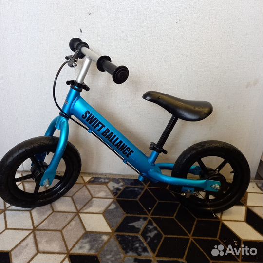 Детский беговел Funkids Swift Ballance с ручным