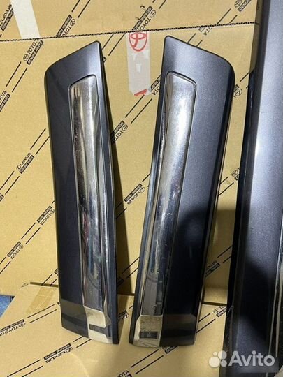 Молдинг двери Toyota Land Cruiser 200