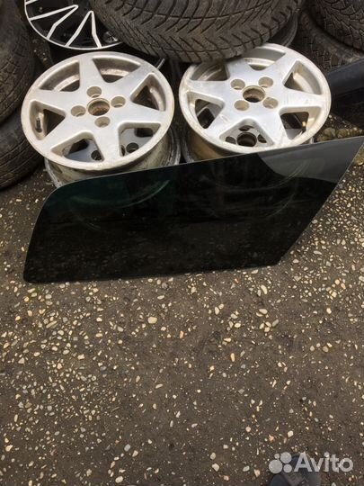 Стекло боковое заднее на Форд Фокус-1 универсал