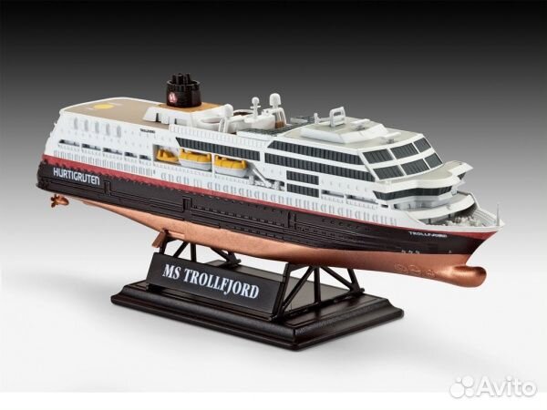 Сборная модель корабля Revell 05692RE 1/1200