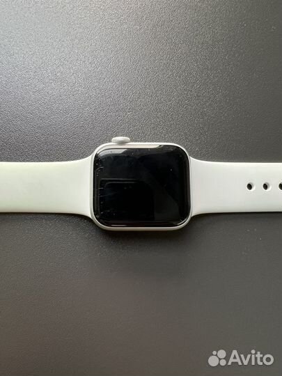 Apple watch SE 40mm silver aluminium white