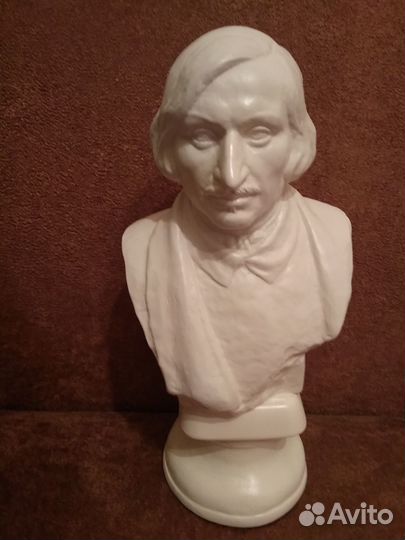 Бюсты - Гоголь, Чехов, Достоевский и т.д