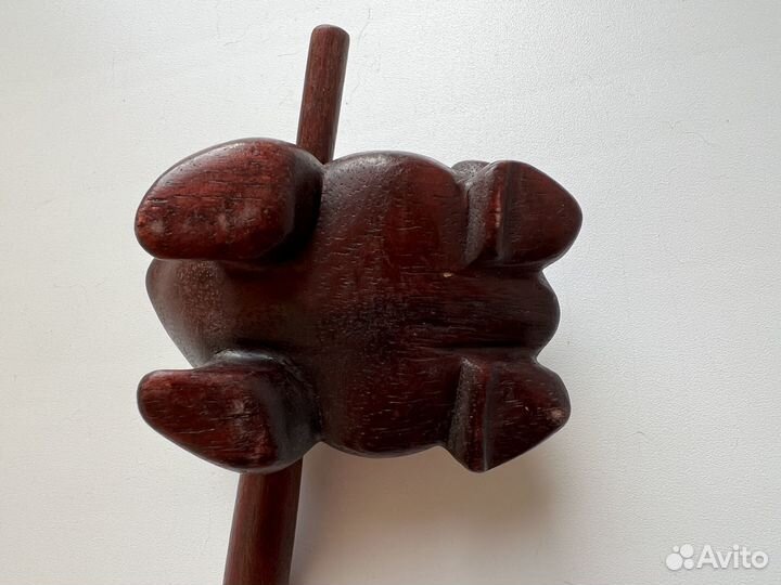 Поющая лягушка из дерева остров Бали