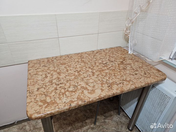 Кухонный стол