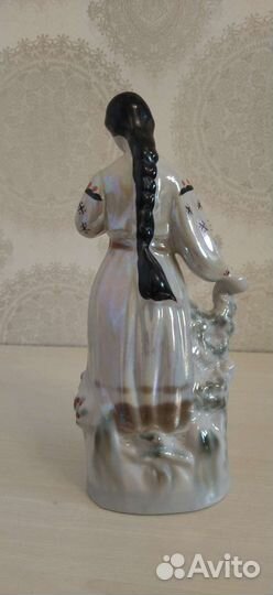 Фарфоровая статуэтка 