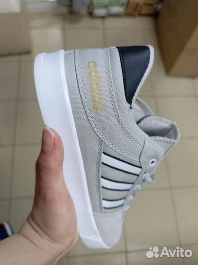 Кроссовки Adidas 43 новые