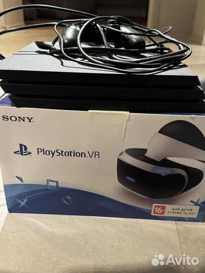 Sony PS4 pro 1tb (2 джойстика и шлем VR)