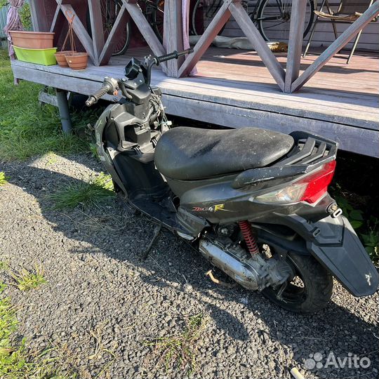 Продам скутер на запчасти Sym jet