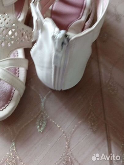 Новые кожаные босоножки, р. 35